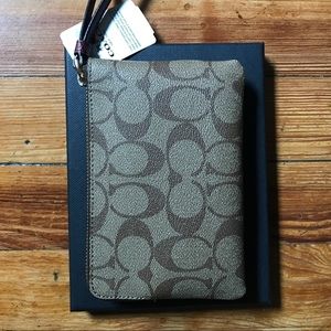 Coach Wristlet in Khaki/Metallic Cherry